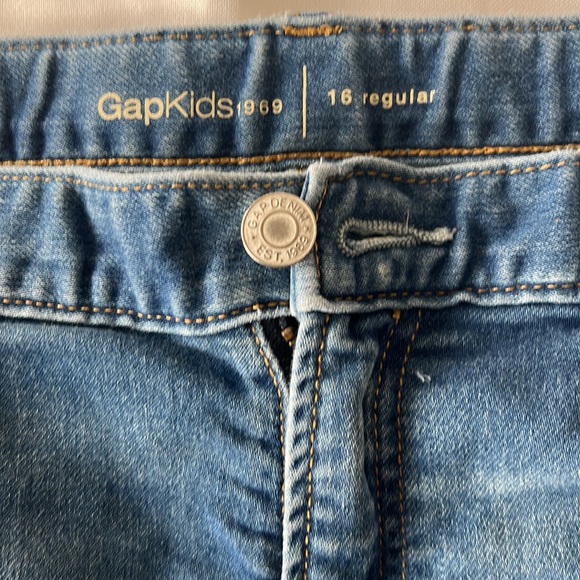 GapKids | Size 16 Regular Girls Mid Rise Jean Shorts - Picture 3 of 15